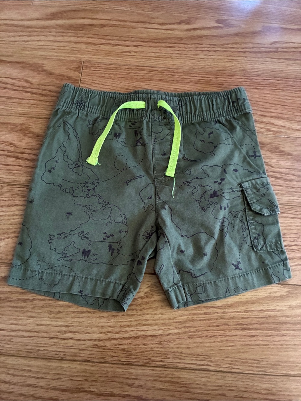 20/25$ 🧸 Kids Olive Green Cargo Shorts with Neon Drawstring